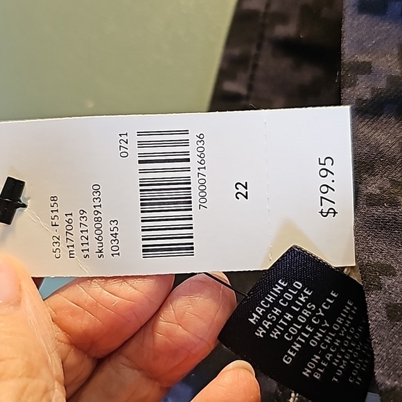 Lane Bryant women's size  22 stretch ankle pants. Black/blue houndstooth NWT. - Picture 5 of 9